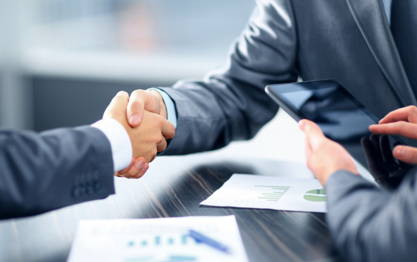 finance-g5b4eb2792_1920.jpg