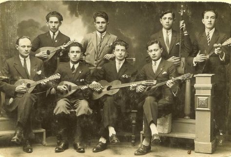 Nuotraukoje "Stahlhammer Klezmer" ansamblįs įkurtas 1910 m. Lenkijoje ir aktyviai koncertavusį iki liūdnų 1939 m.