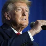 Trumpas vėl skelbia užbaigsiąs karą Ukrainoje