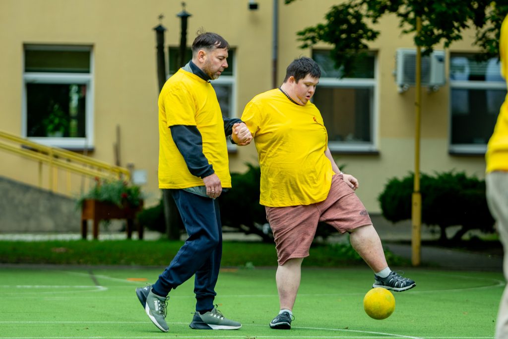 Integracinis futbolo vaikščiojant turnyras Kaune