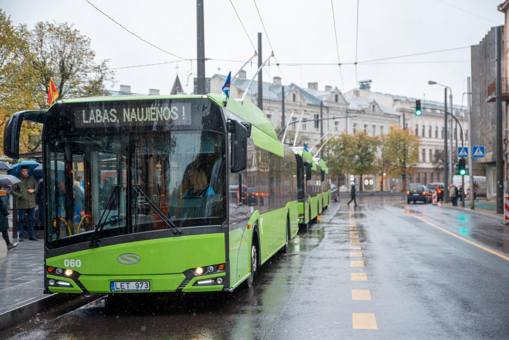 Kaune avarija: troleibusas prieš lengvąją