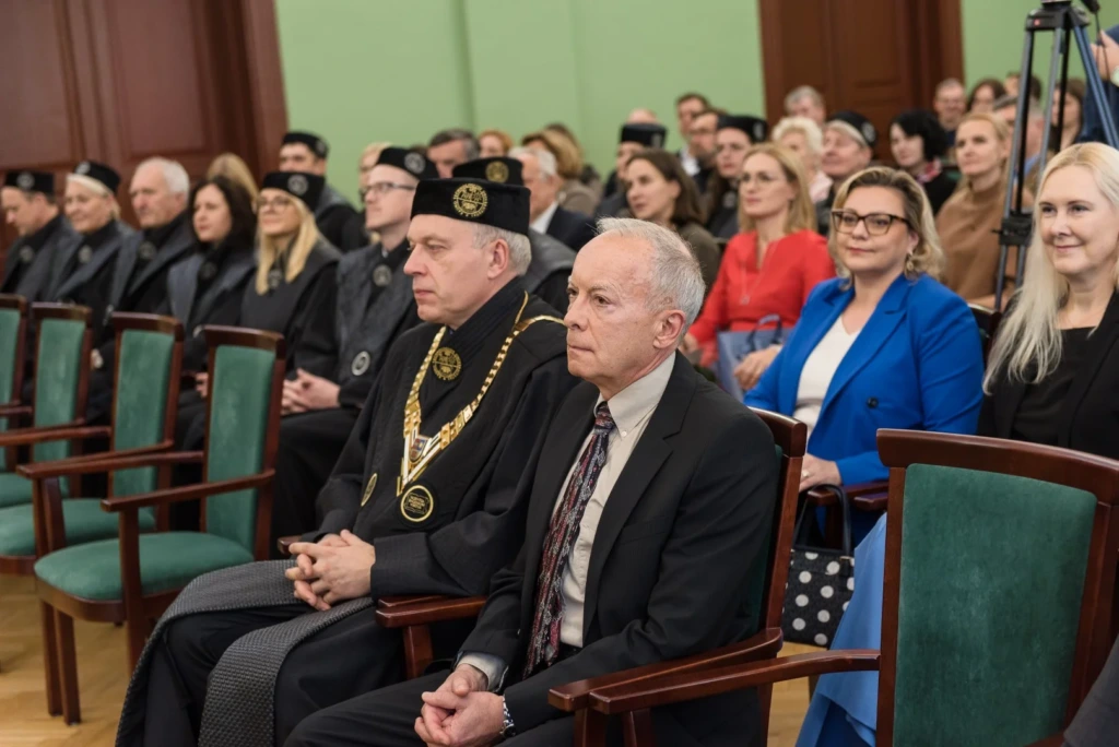 KTU Garbės daktaro regalijos įteiktos Arturui Vailioniui