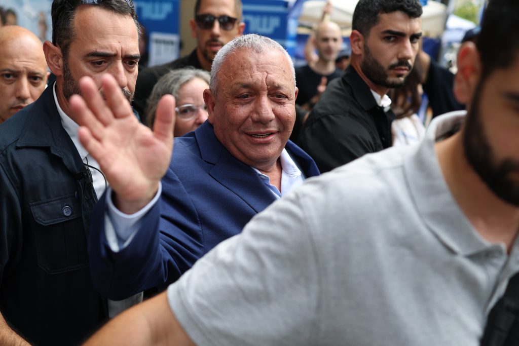 Eisenkotas teigia sieksiantis pakeisti Netanyahu vyriausybę